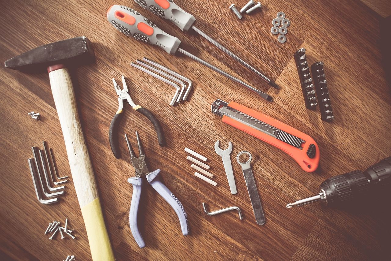 Poradnik DIY: Jak dobrać narzędzia do prac remontowych w domu?