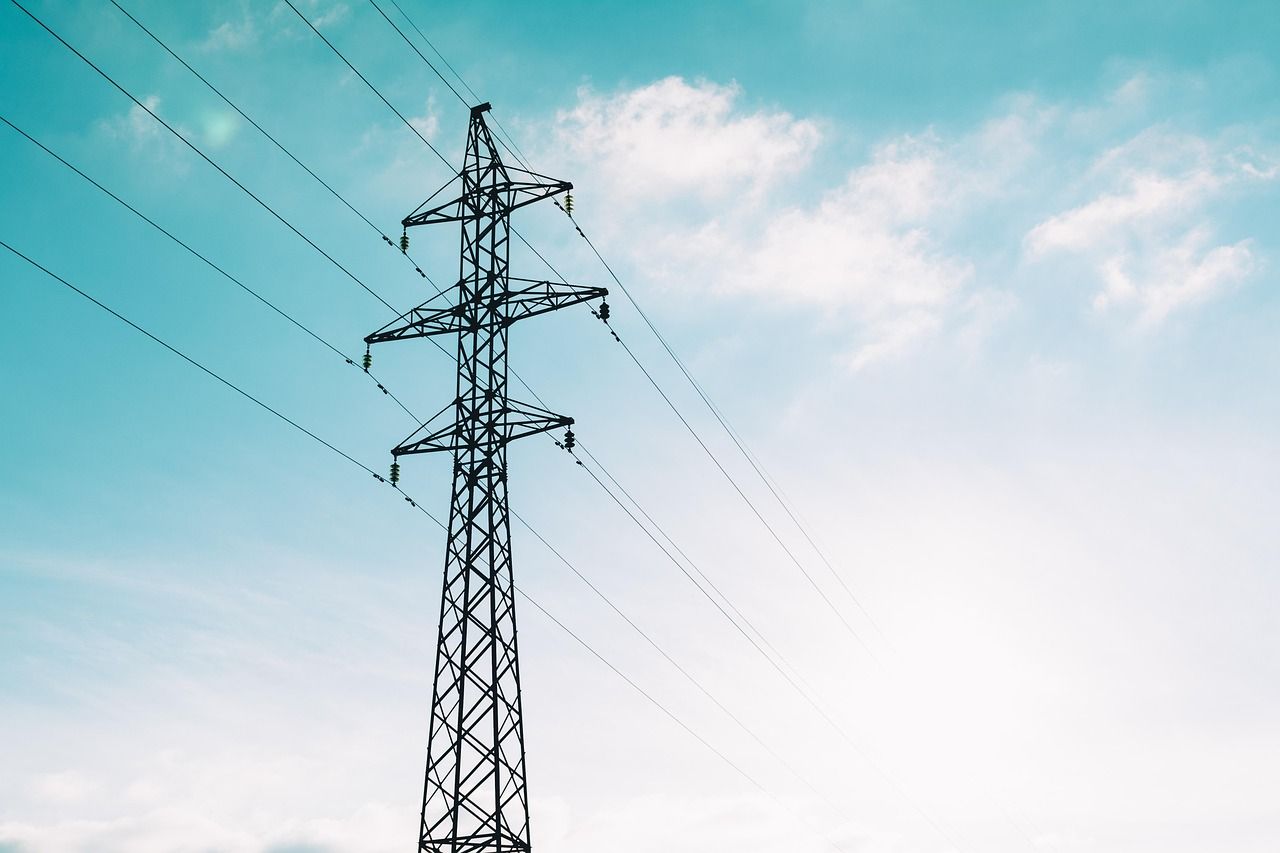 Jak wybrać odpowiednią firmę do naprawy twojej elektroinstalacji?